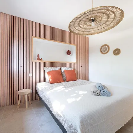 Maison Lacanpon, 3 Maisons Reunies En Bord De Canal A Cazaux Holiday home *