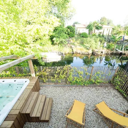 Maison Lacanpon, 3 Maisons Reunies En Bord De Canal A Cazaux Holiday home