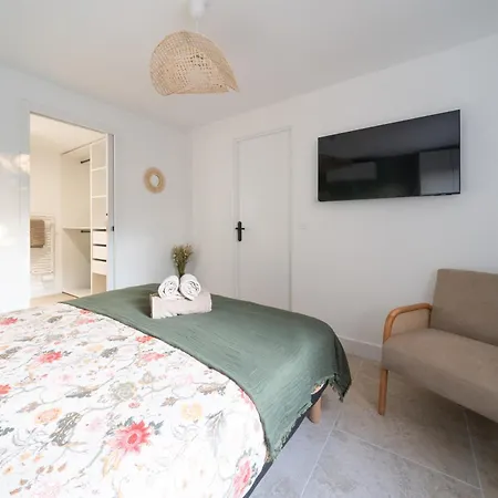 Maison Lacanpon, 3 Maisons Reunies En Bord De Canal A Cazaux Holiday home La Teste-de-Buch