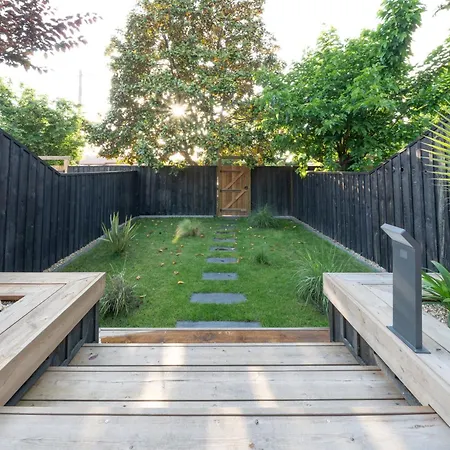Holiday home Maison Lacanpon, 3 Maisons Reunies En Bord De Canal A Cazaux La Teste-de-Buch