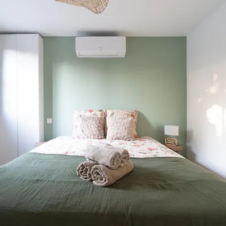 Maison Lacanpon, 3 Maisons Reunies En Bord De Canal A Cazaux Holiday home *