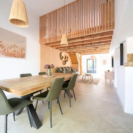Holiday home Maison Lacanpon, 3 Maisons Reunies En Bord De Canal A Cazaux
