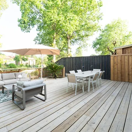 Semesterbostad Maison Lacanpon, 3 Maisons Reunies En Bord De Canal A Cazaux La Teste-de-Buch