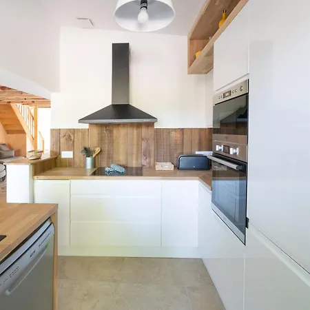 Holiday home Maison Lacanpon, 3 Maisons Reunies En Bord De Canal A Cazaux La Teste-de-Buch