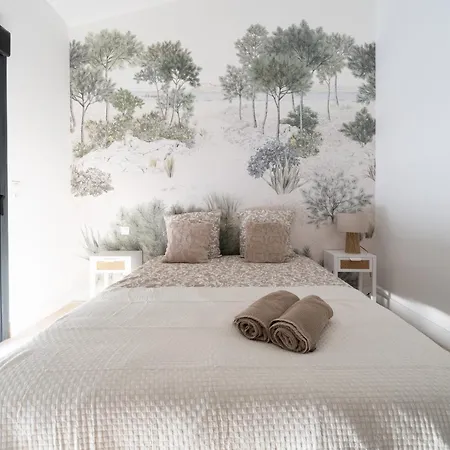 Holiday home Maison Lacanpon, 3 Maisons Reunies En Bord De Canal A Cazaux